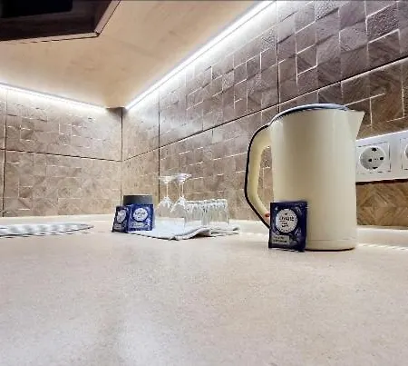 Apartment второй этаж, метро позняки *