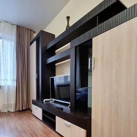 Apartment второй этаж, метро позняки *