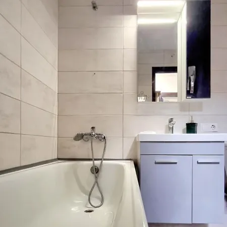 второй этаж, метро позняки Apartment Kyiv